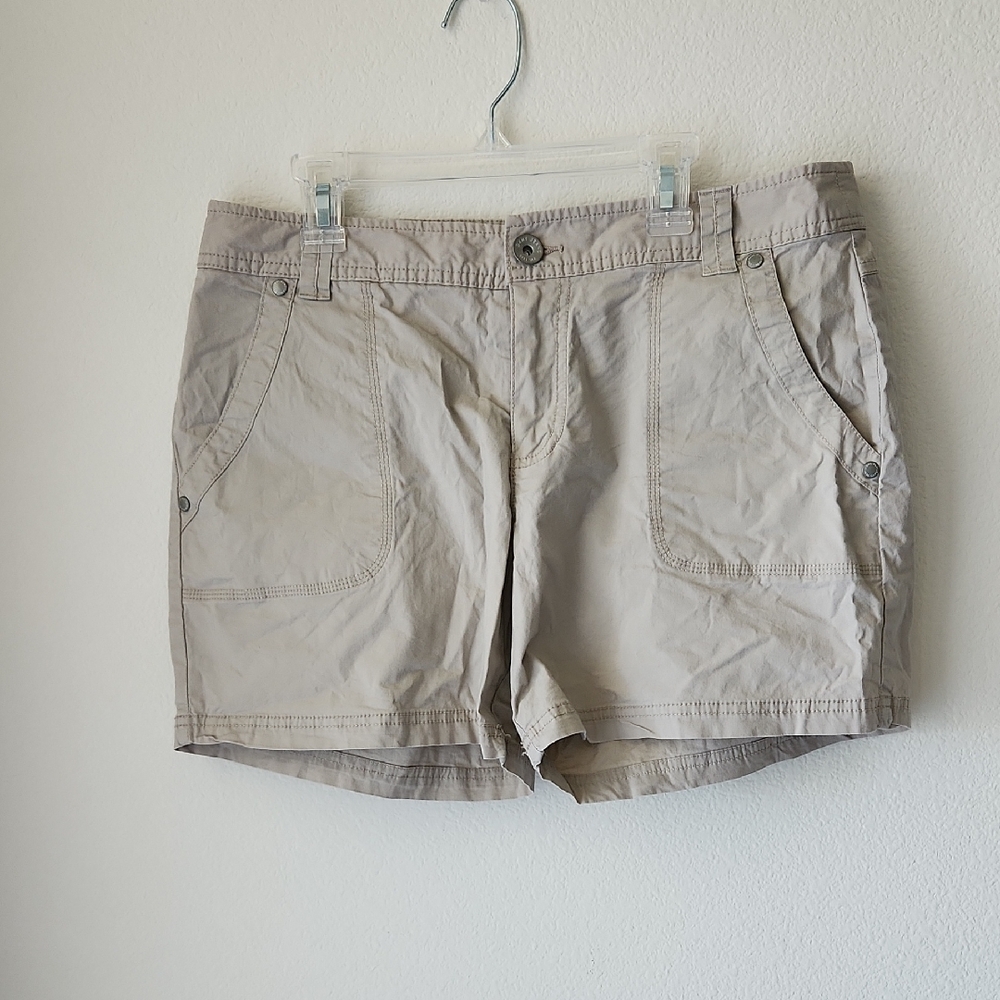 DKNY Women's Beige Cargo Camping Shorts Sz 8 Outdoorsy Hiking Casual Vacation